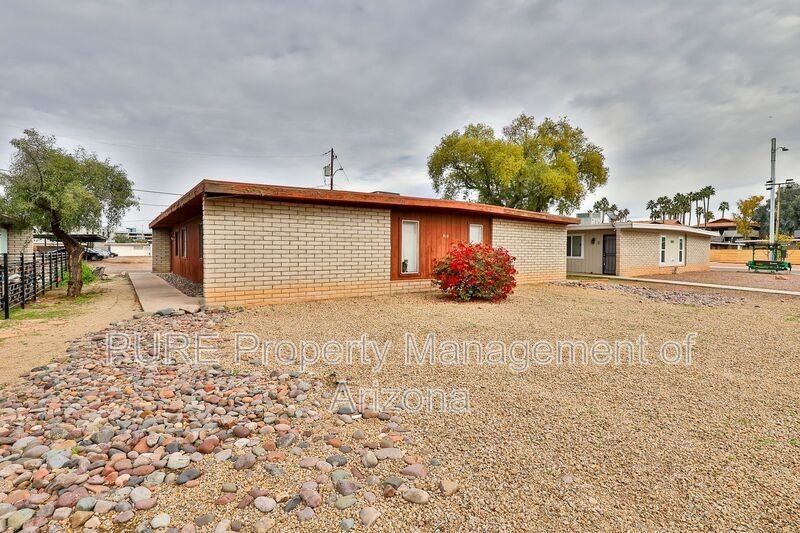 810 W 2nd St #C - Photo 3 of 14