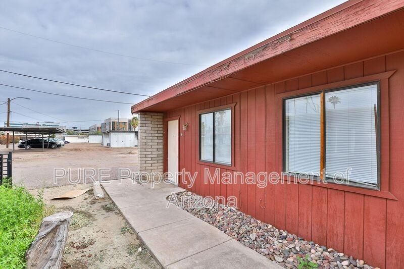 810 W 2nd St #C - Photo 4 of 14