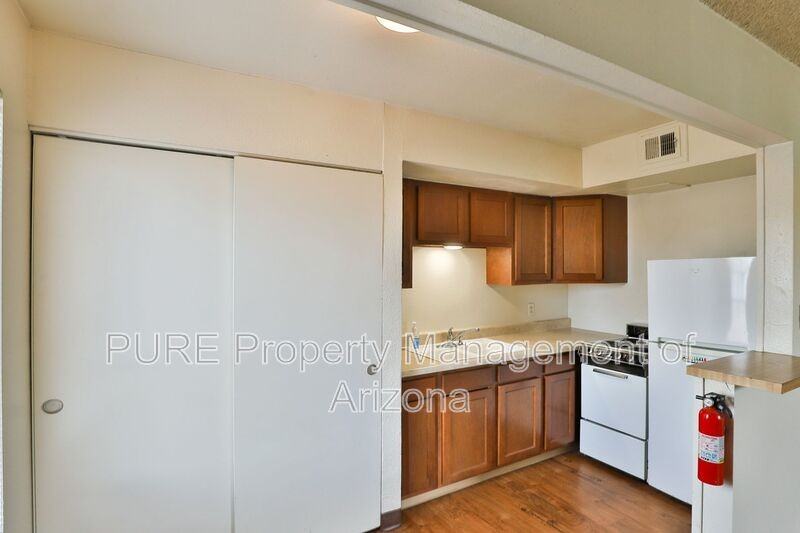 810 W 2nd St #C - Photo 7 of 14