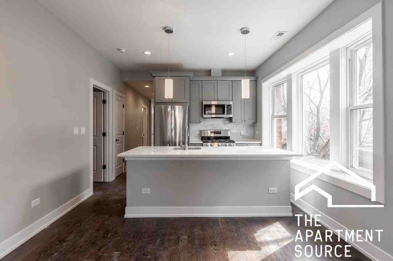 3135 N Oakley Ave #2 - Photo 2 of 15
