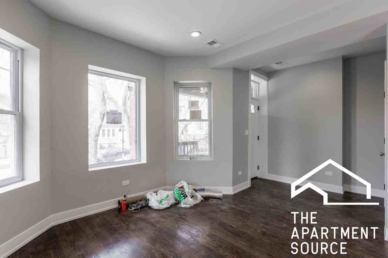 3135 N Oakley Ave #2 - Photo 4 of 15