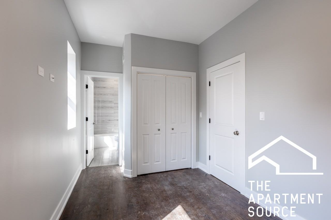 3135 N Oakley Ave #2 - Photo 6 of 15