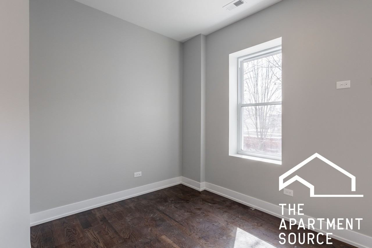 3135 N Oakley Ave #2 - Photo 7 of 15