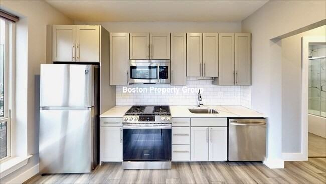 Western Ave #403 - Photo 3 of 4