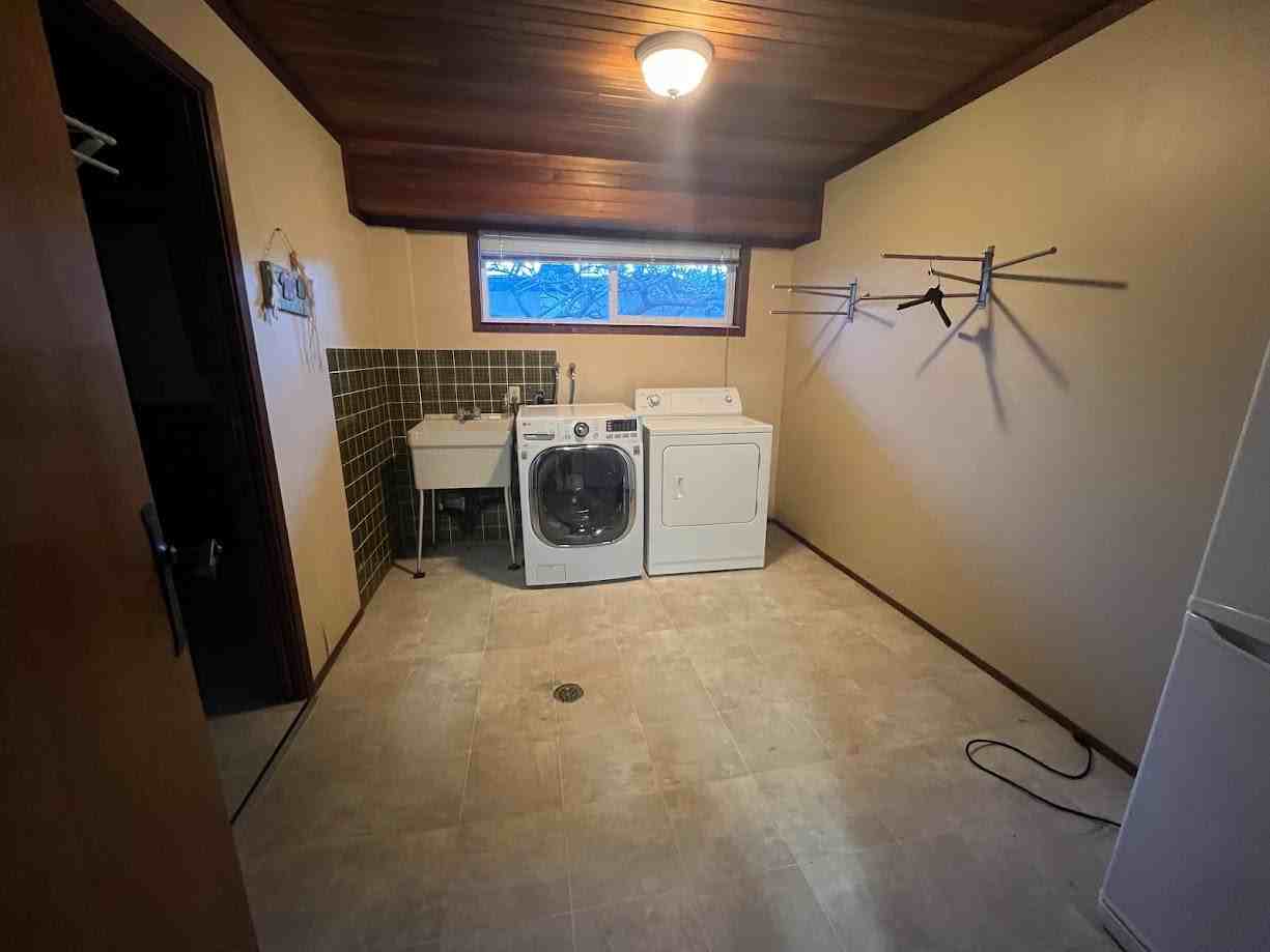 432 Allen Dr - Photo 3 of 19