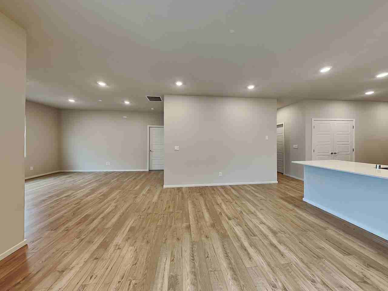 5820 W Yorktown Ln - Photo 3 of 21