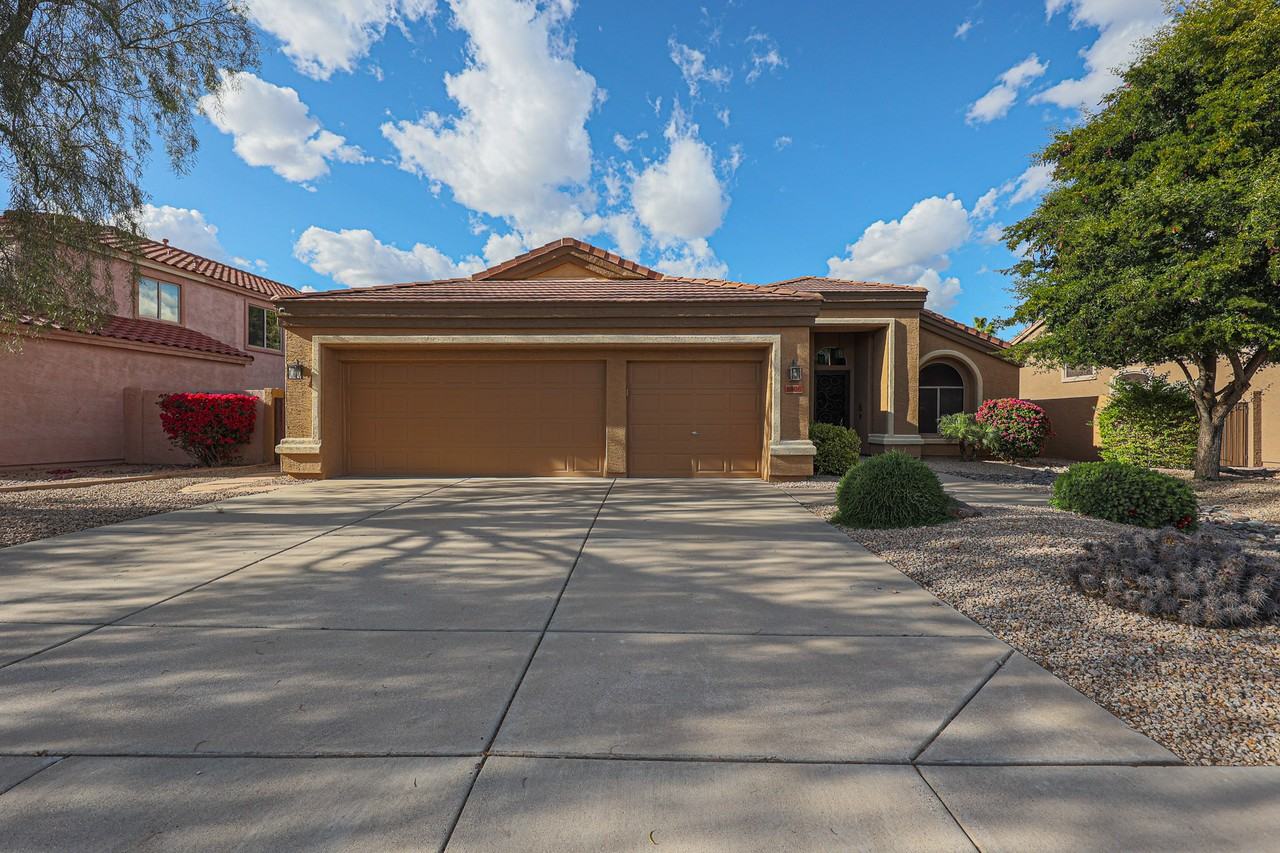 6806 W Skylark Dr - Photo 2 of 42