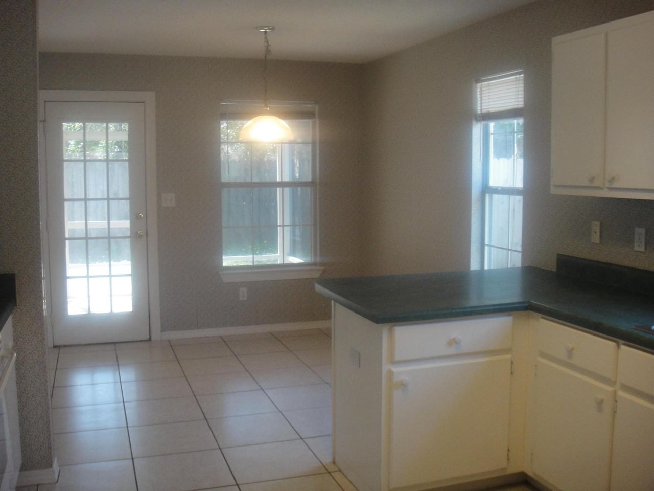 964 Southern Oaks Ct - Photo 3 of 11