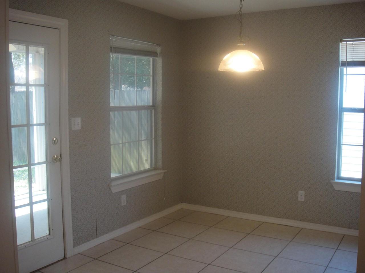 964 Southern Oaks Ct - Photo 4 of 11