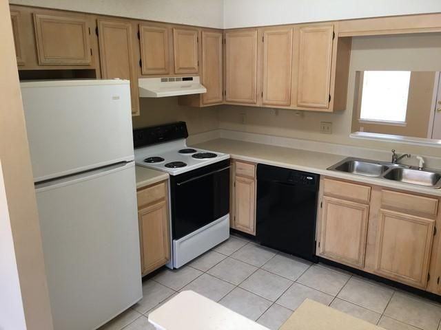 413 Waterway Ln - Photo 4 of 11