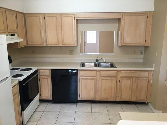 413 Waterway Ln - Photo 5 of 11