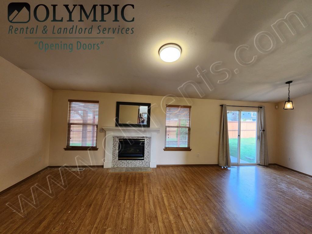 1439 Chatham Dr Se - Photo 4 of 20