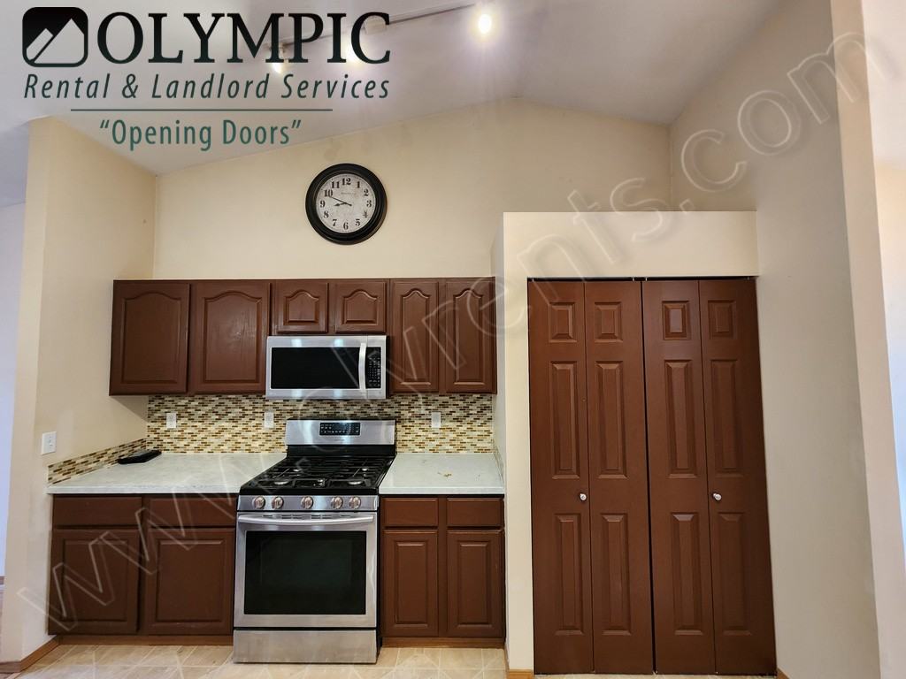 1439 Chatham Dr Se - Photo 6 of 20