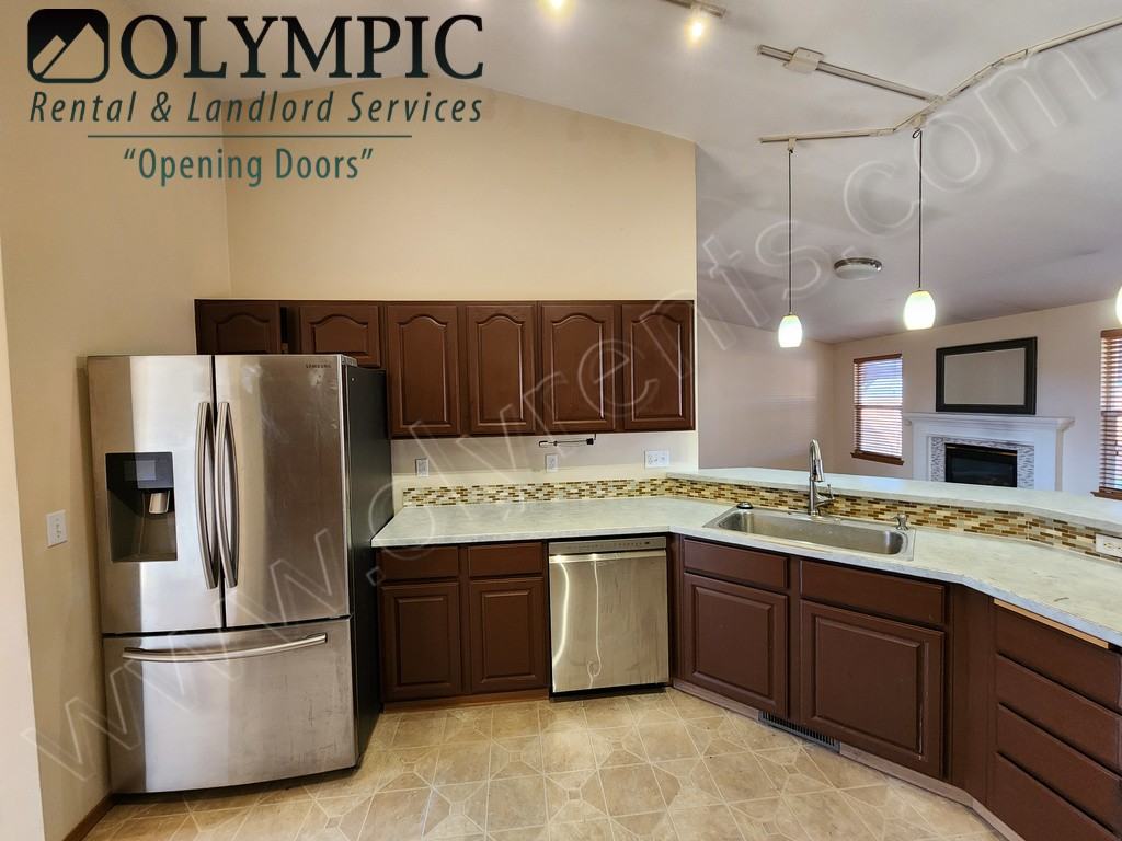 1439 Chatham Dr Se - Photo 7 of 20