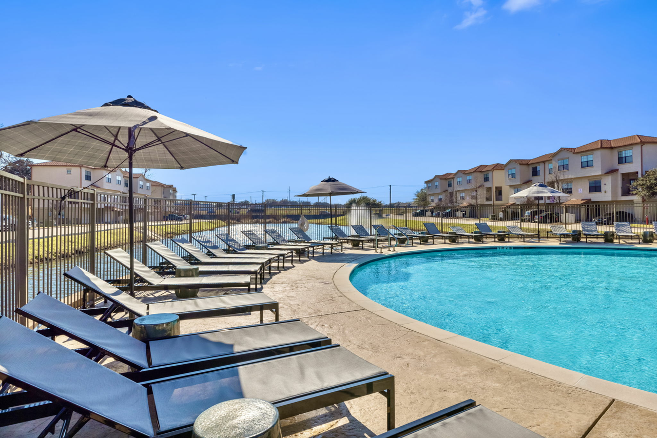 Carriage Homes on the Lake - Photo 4 of 41