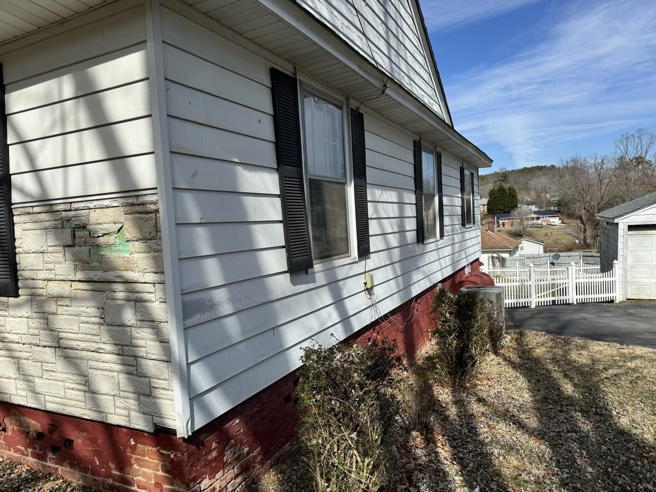 940 Chestnut St - Photo 2 of 3