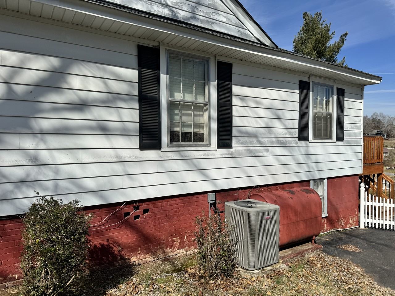 940 Chestnut St - Photo 3 of 3