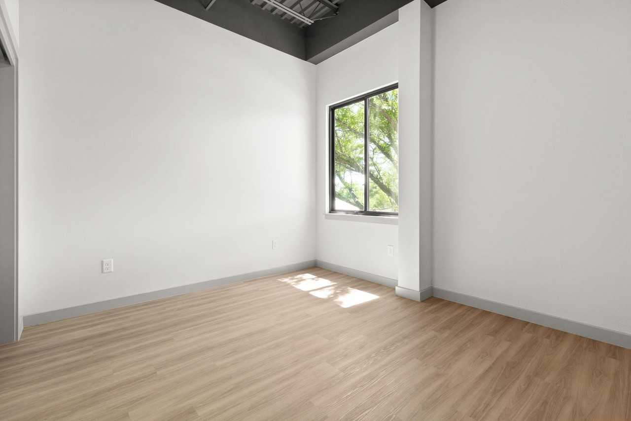 1127 Alderson Ave #309 - Photo 4 of 7