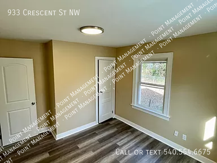 933 Crescent St Nw - Photo 3 of 7