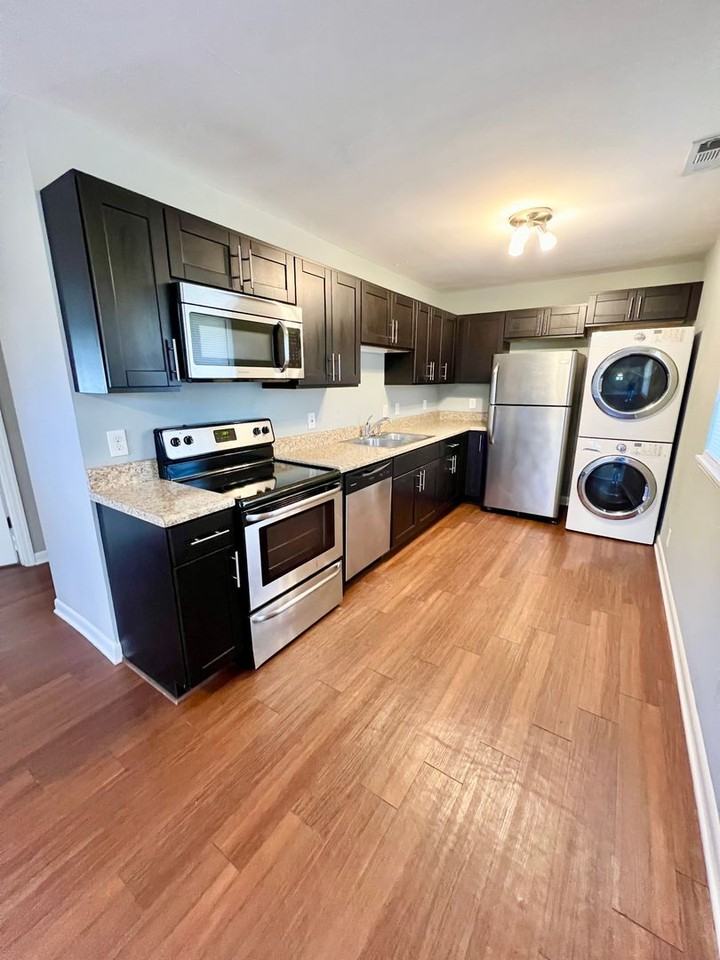 187 Briggs Ave - Photo 5 of 16