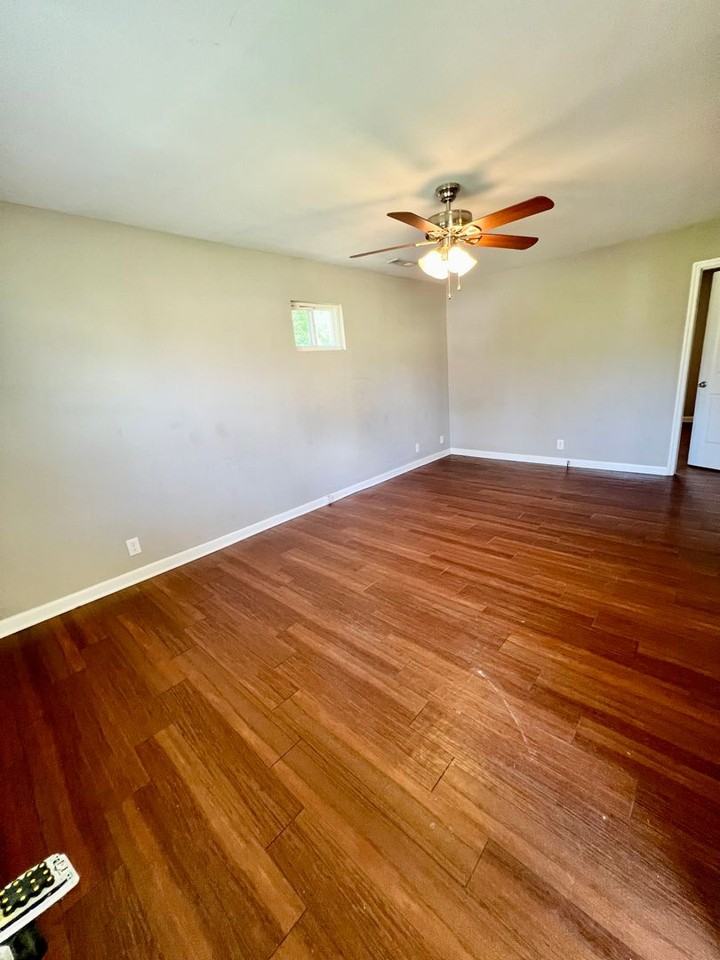 187 Briggs Ave - Photo 7 of 16