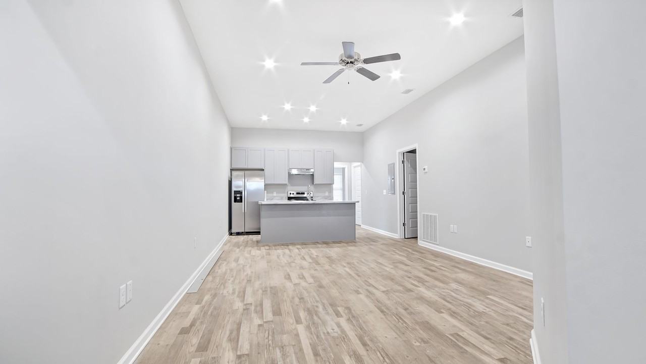 2722 Largo Ave. - Photo 2 of 9