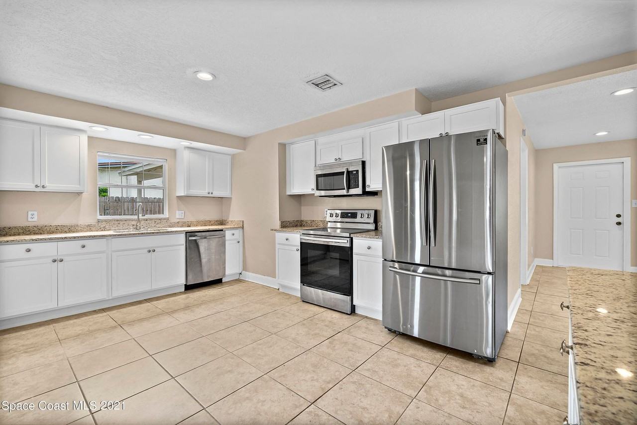 2619 Lorna Dr - Photo 3 of 7