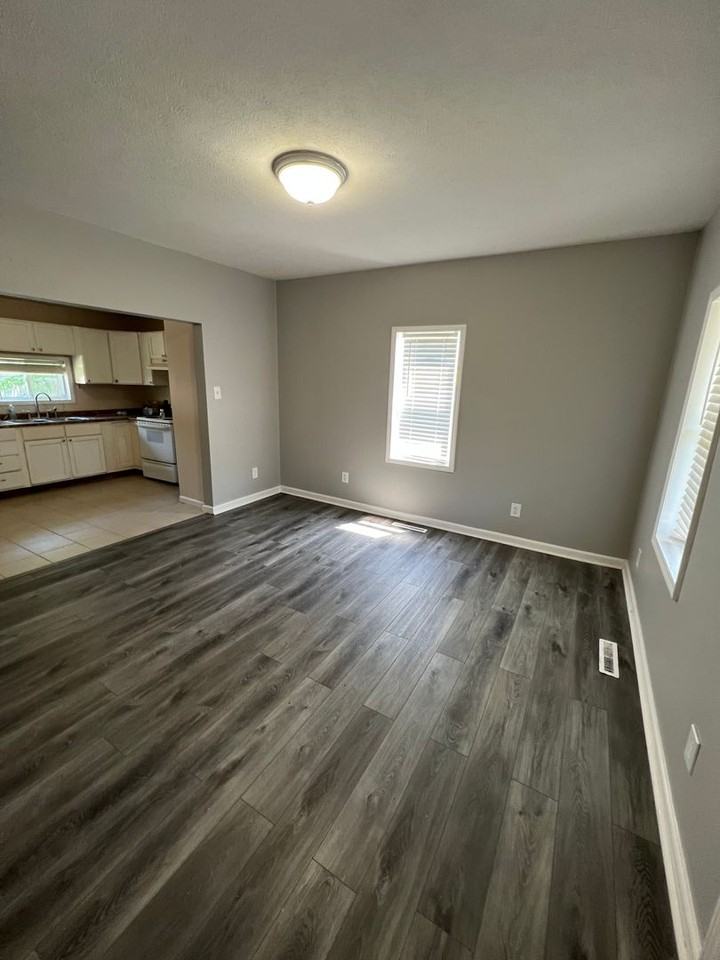 504 E Reeves St - Photo 2 of 6