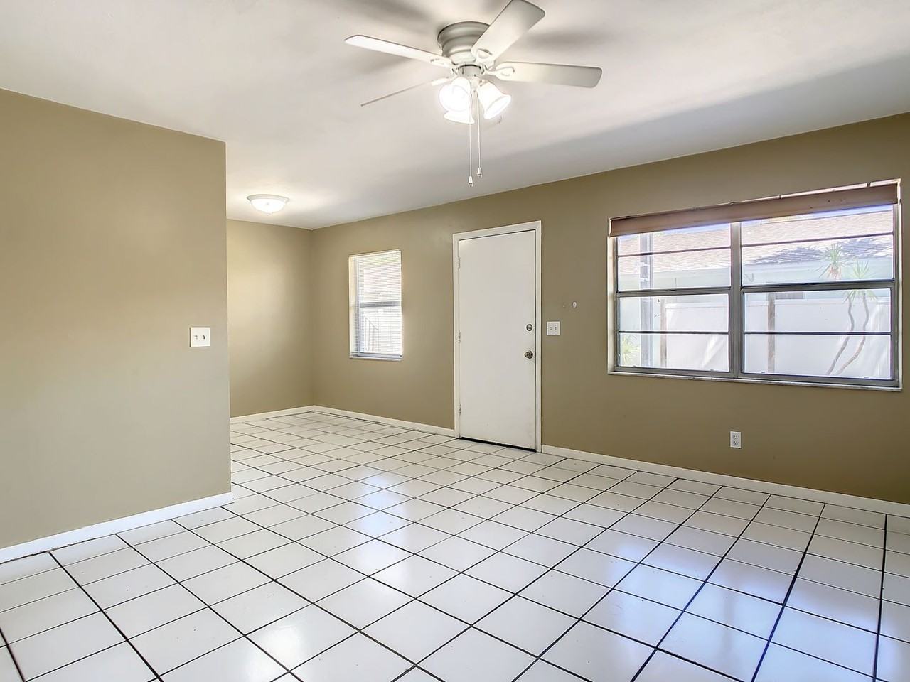 2502 Bay Blvd - Photo 2 of 20