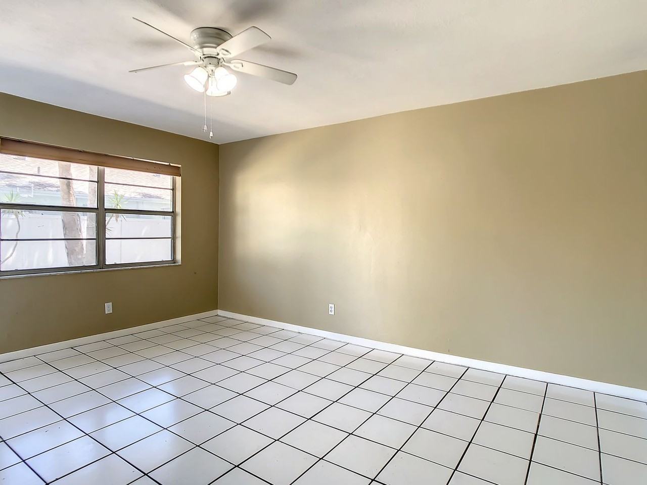 2502 Bay Blvd - Photo 3 of 20