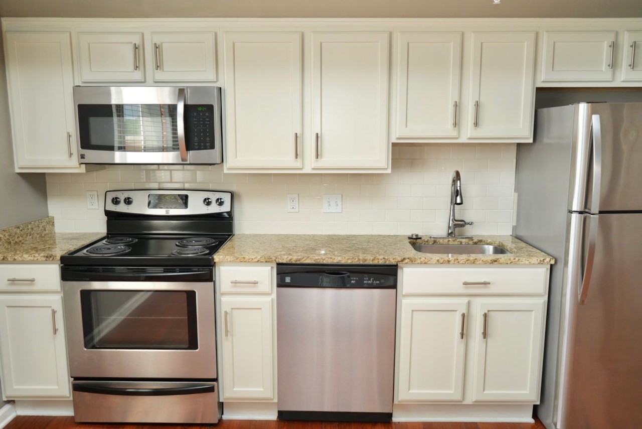 459 Locust Avenue - Photo 4 of 50