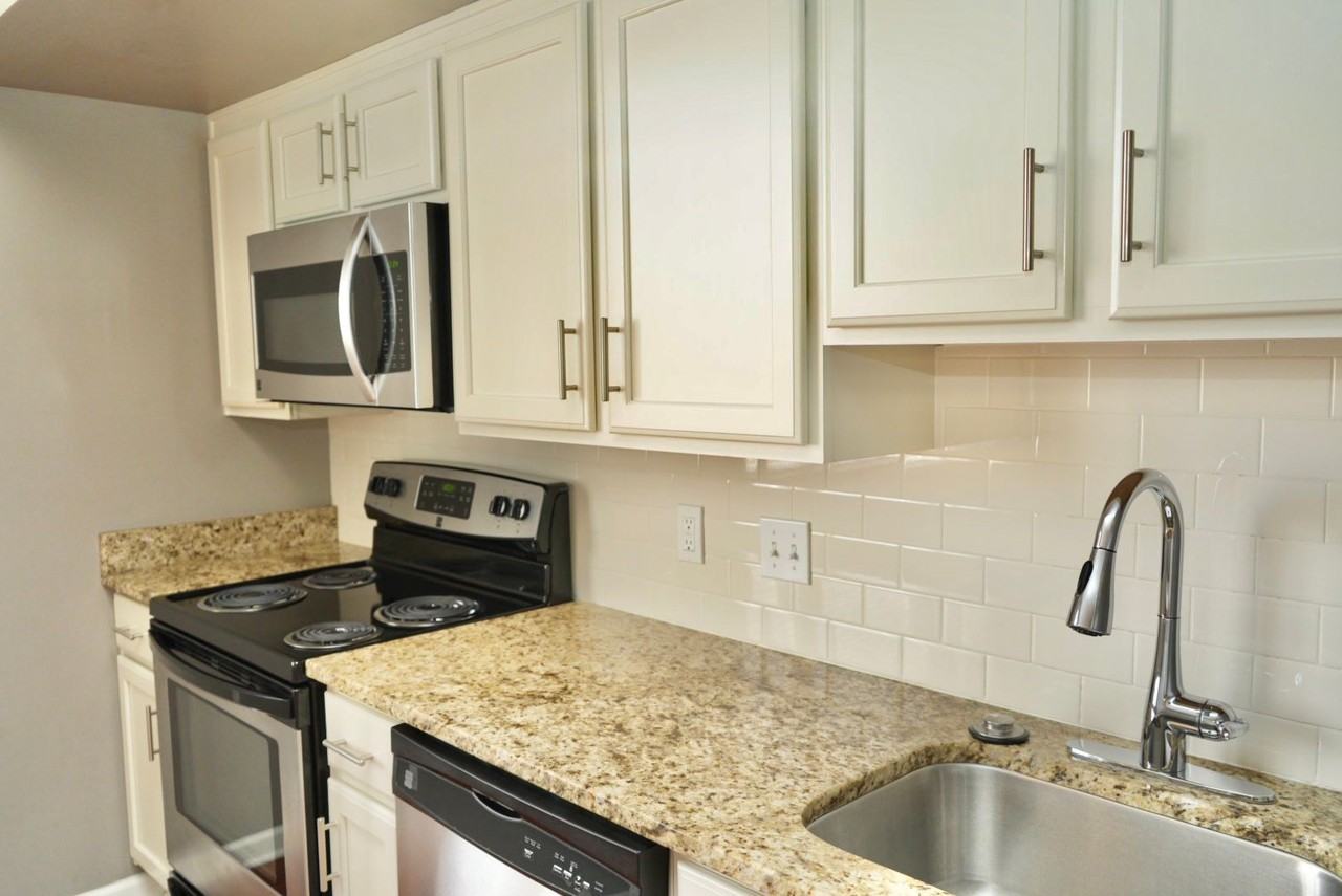 459 Locust Avenue - Photo 5 of 50