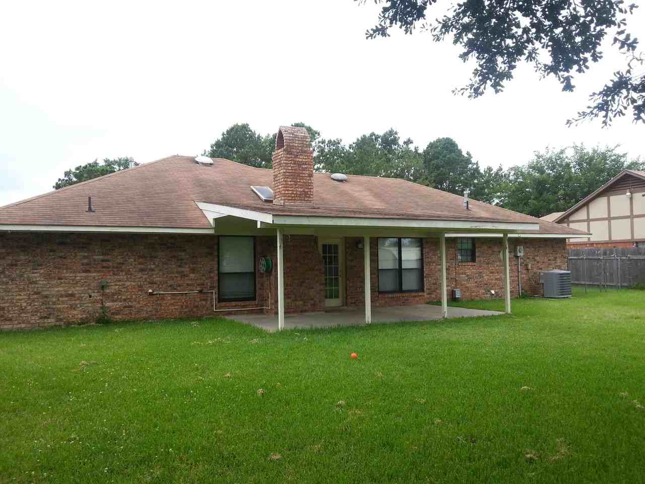 5415 Bayou Dr - Photo 3 of 21