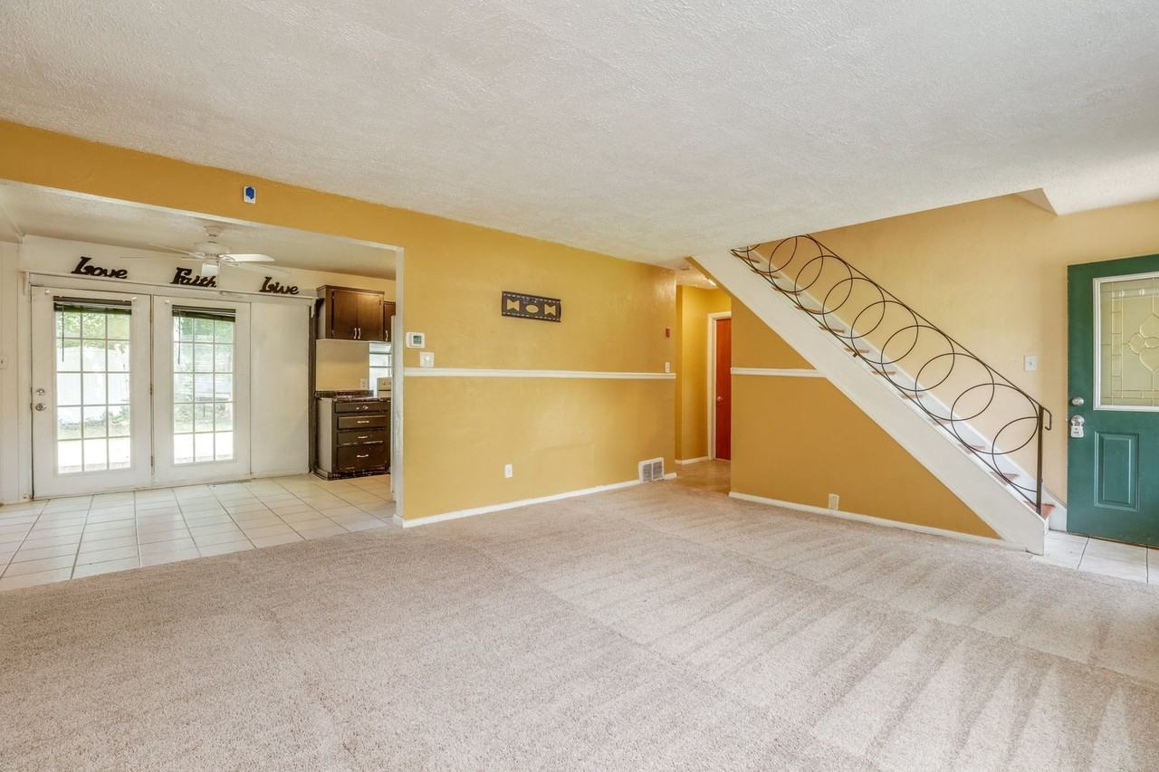 857 Round Bay Ct - Photo 2 of 30