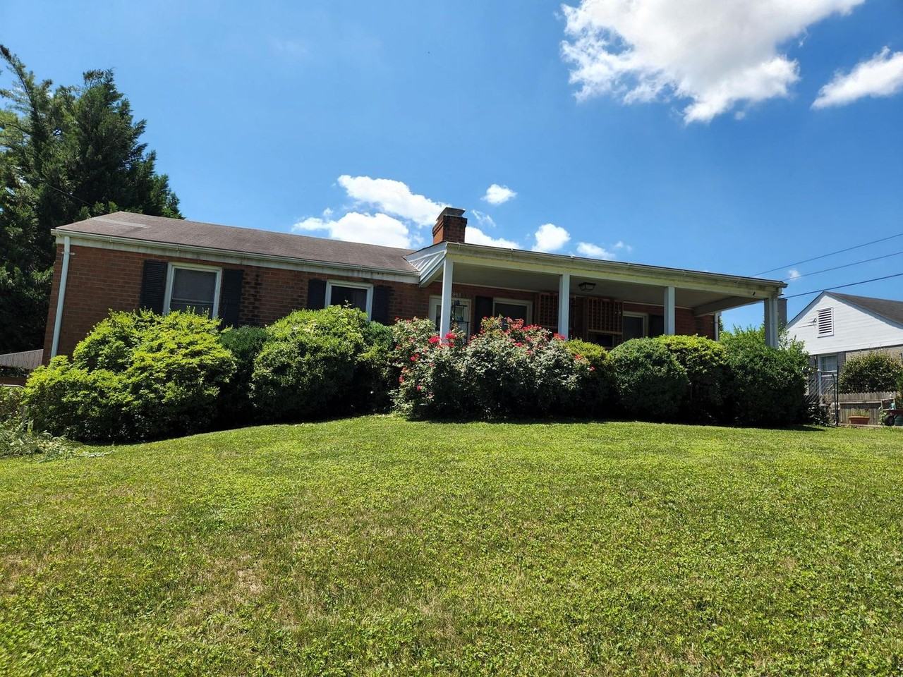 1428 Rutledge Ave - Photo 2 of 8