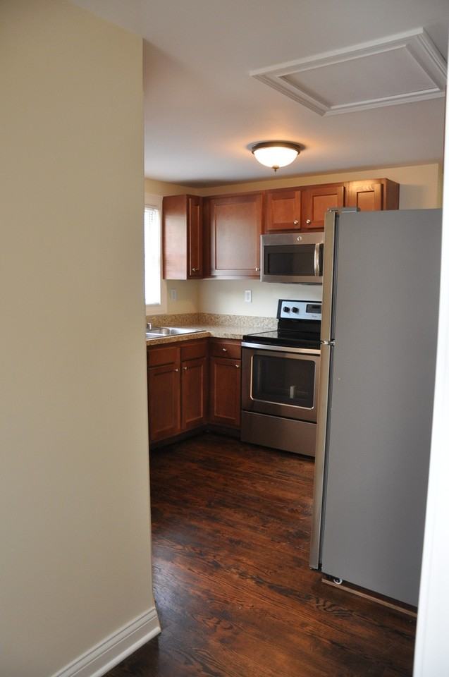 610 Addison Ave - Photo 7 of 19