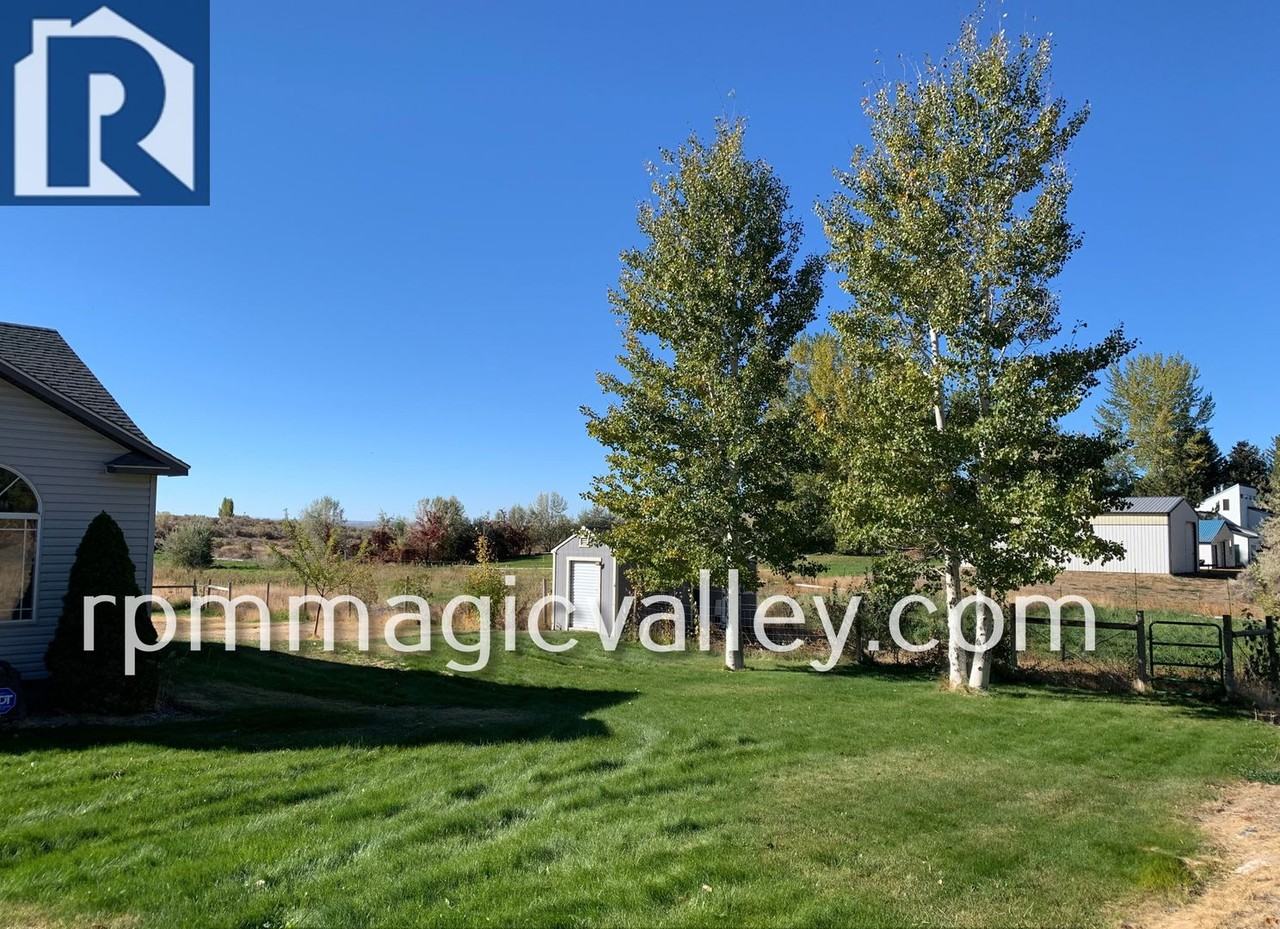213 Settlers Way W - Photo 2 of 27