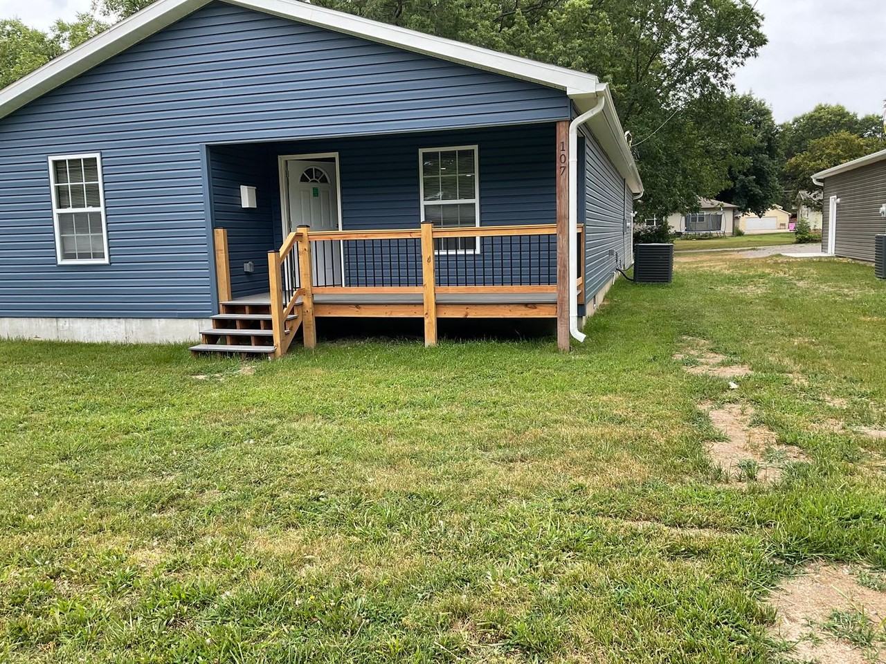 107 W Leighton St - Photo 3 of 27