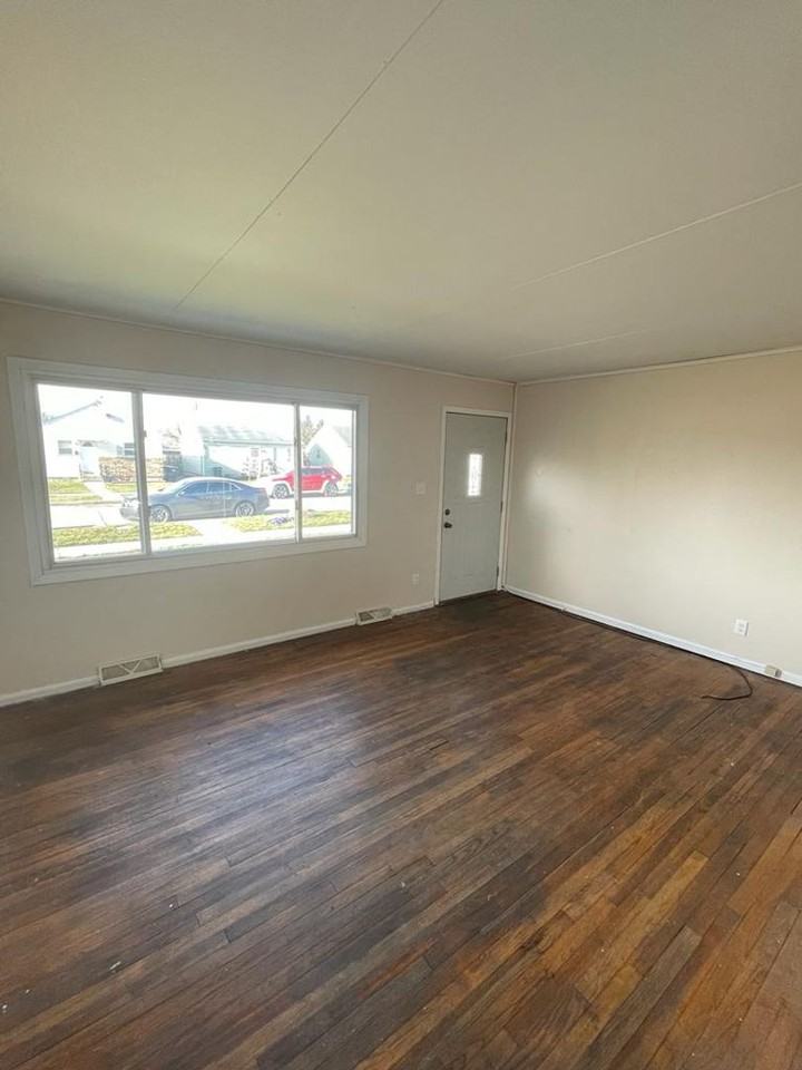 226 S Chicago St - Photo 2 of 9