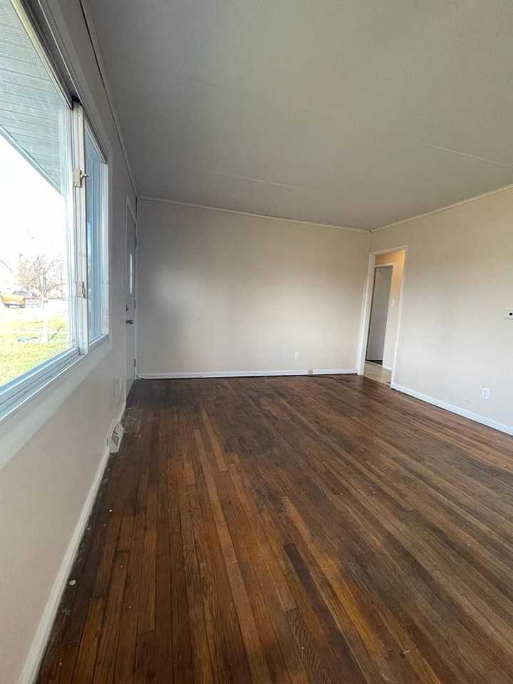 226 S Chicago St - Photo 3 of 9