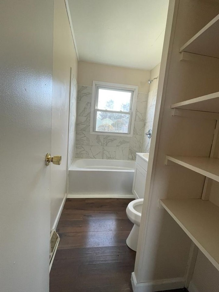 226 S Chicago St - Photo 6 of 9