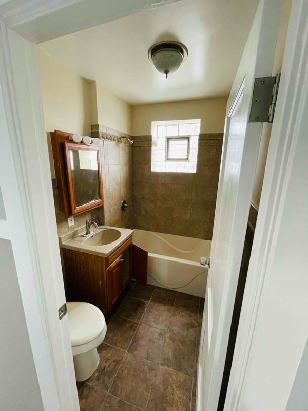 3000 S Kenneth Ave #1 - Photo 3 of 9