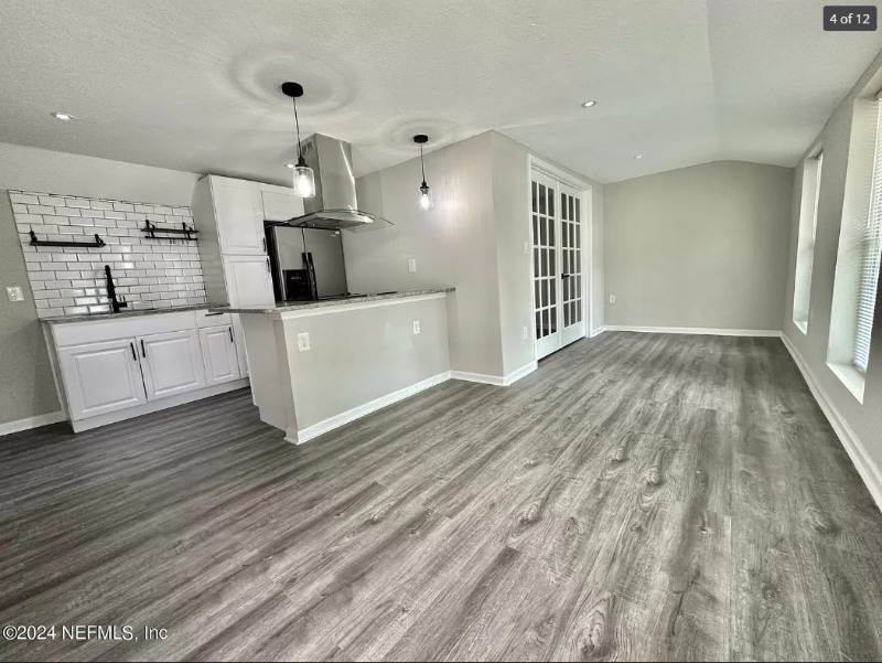 4741 Colonial Ave - Photo 3 of 7