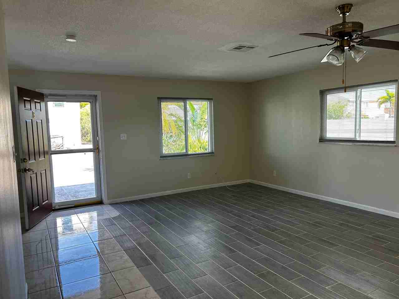 145 174th Ave E #B - Photo 3 of 21