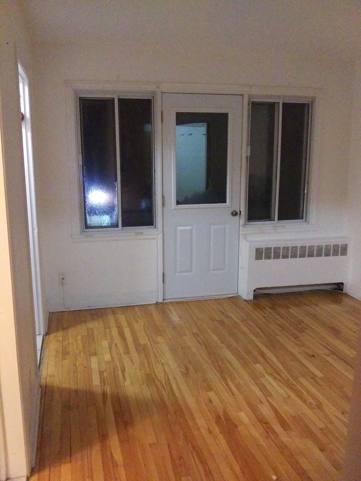 2444 Avenue Walkley 6, Montréal, QC H4B 2K1 1 Bedroom Apartment for