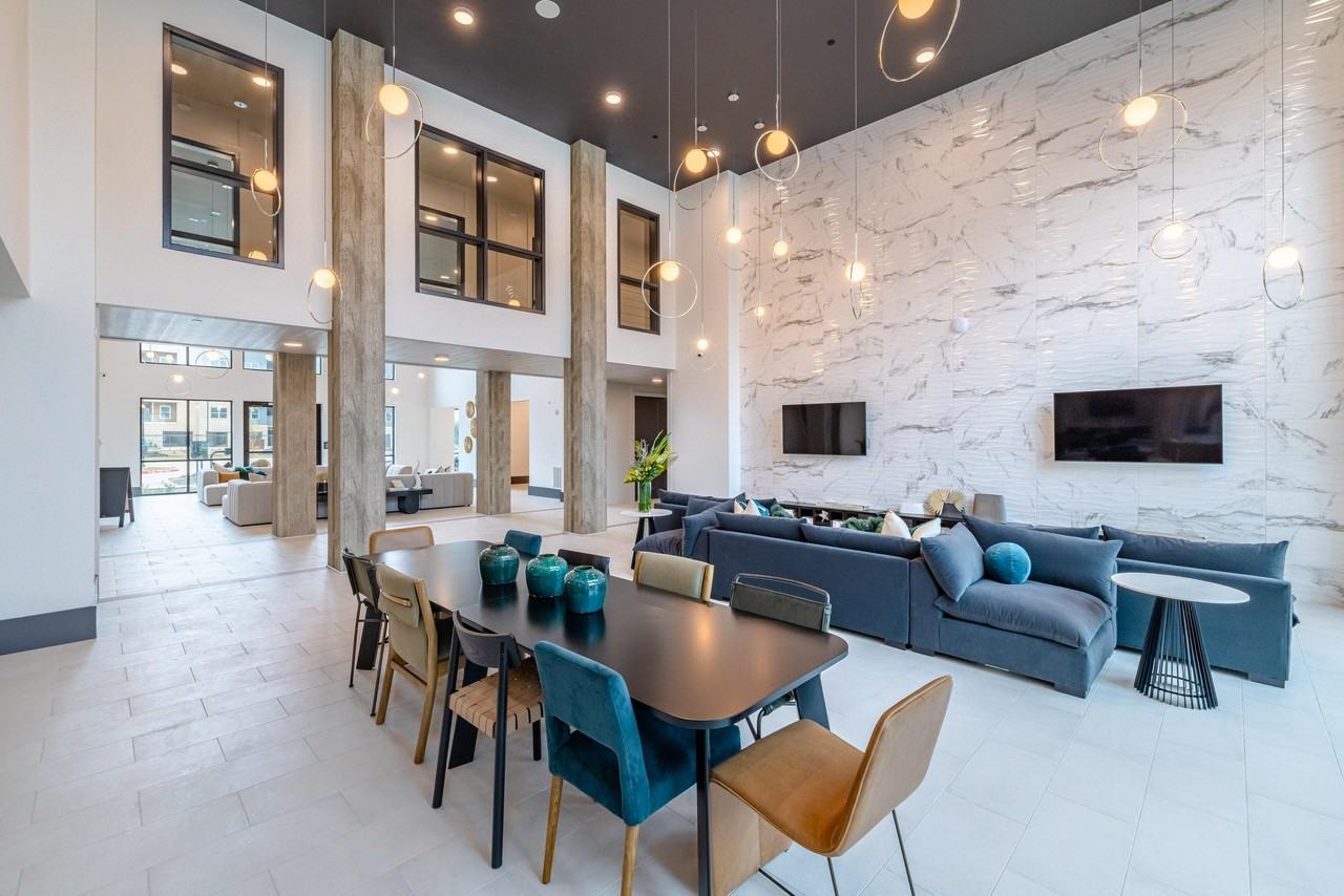 Sire Kingwood - Photo 7 of 35