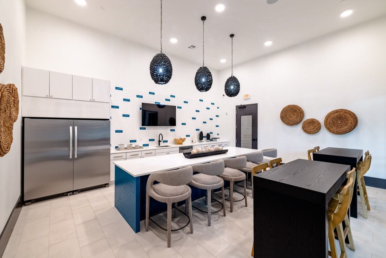 Sire Kingwood - Photo 4 of 35