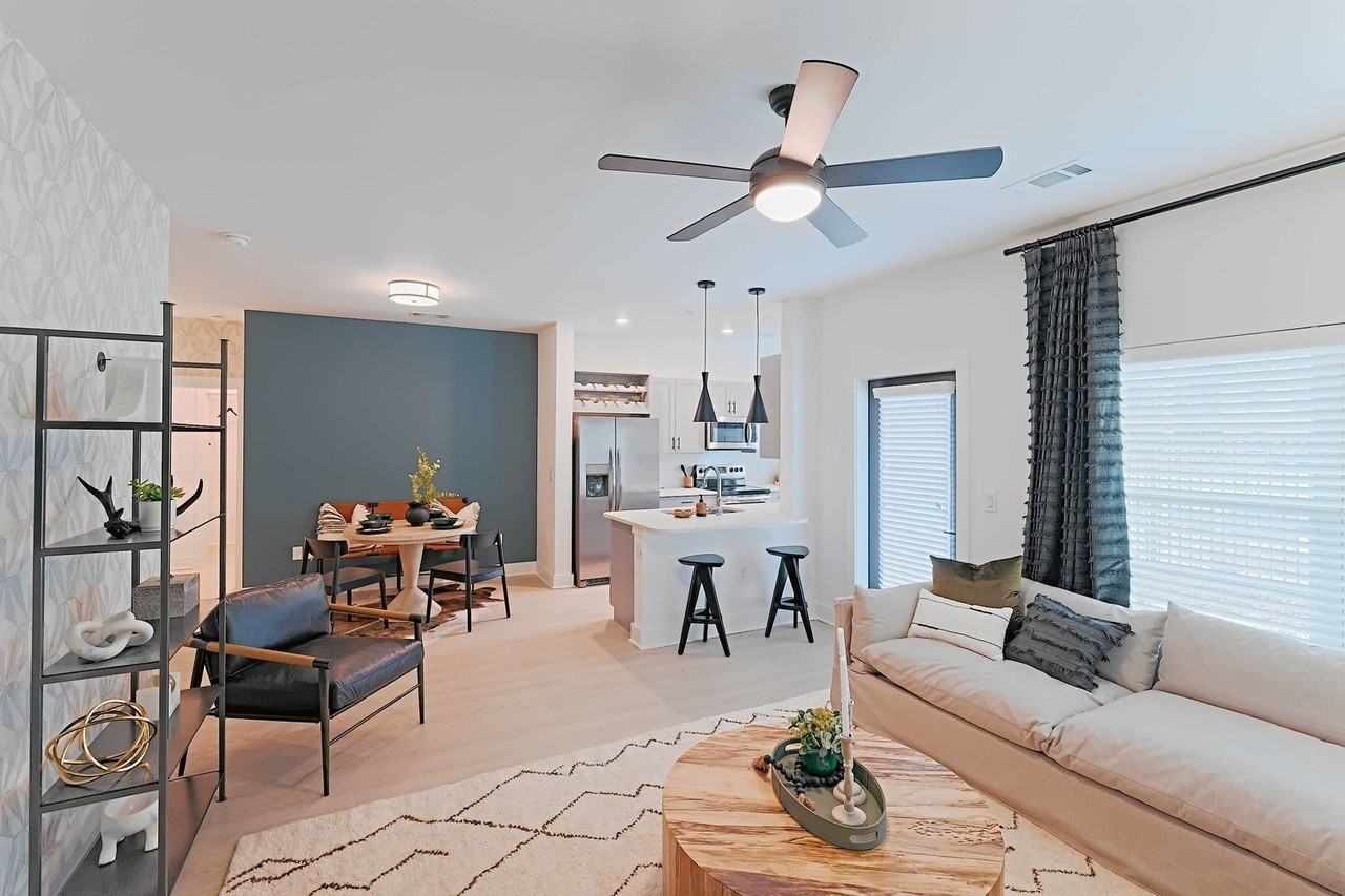 Sire Kingwood - Photo 2 of 35