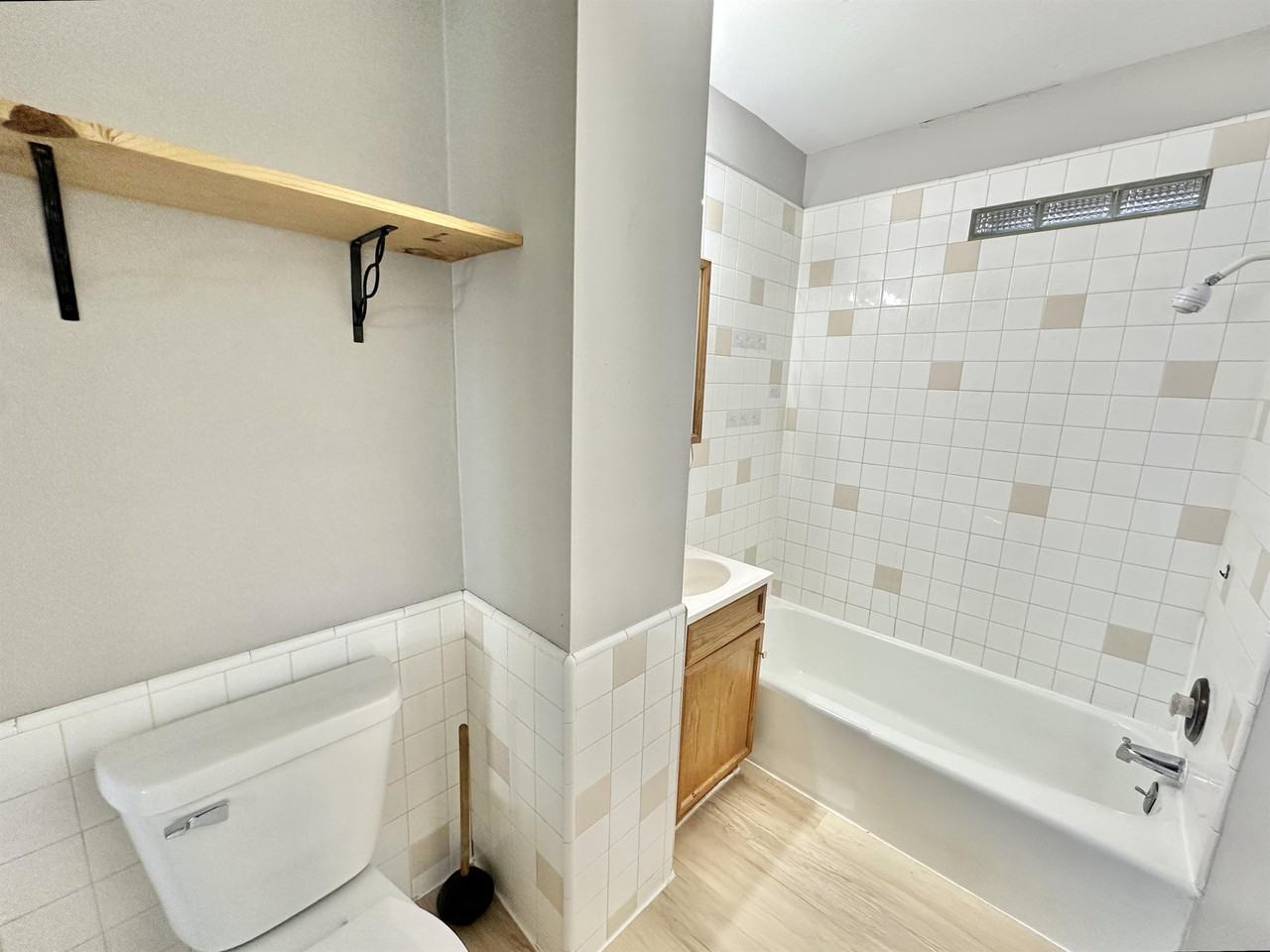 1023 Hackett St #1 - Photo 3 of 10