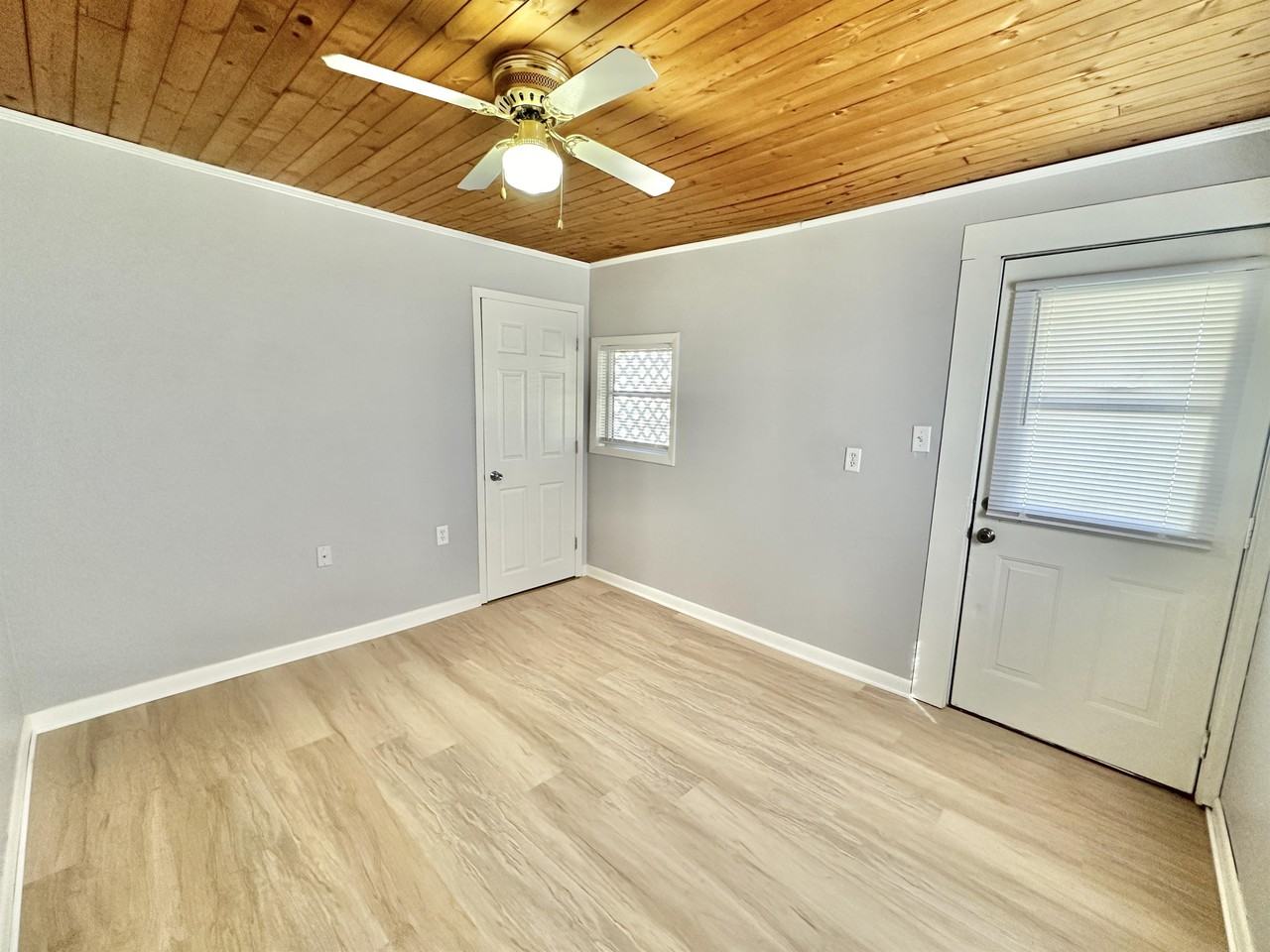 1023 Hackett St #1 - Photo 4 of 10